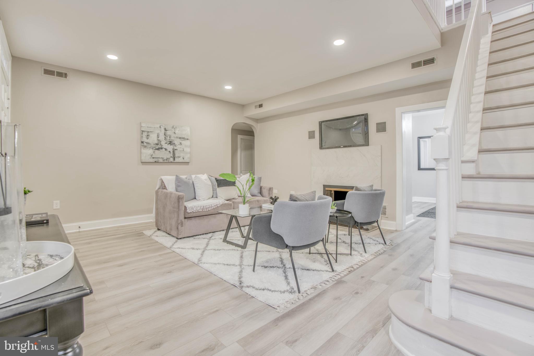 6505 Sherwood Road Baltimore, MD 21239 - Photo 8 of 58