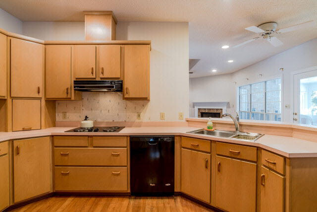 19828 Hunters Loop Fairhope, AL 36532 - Photo 9 of 26 Kitchen
