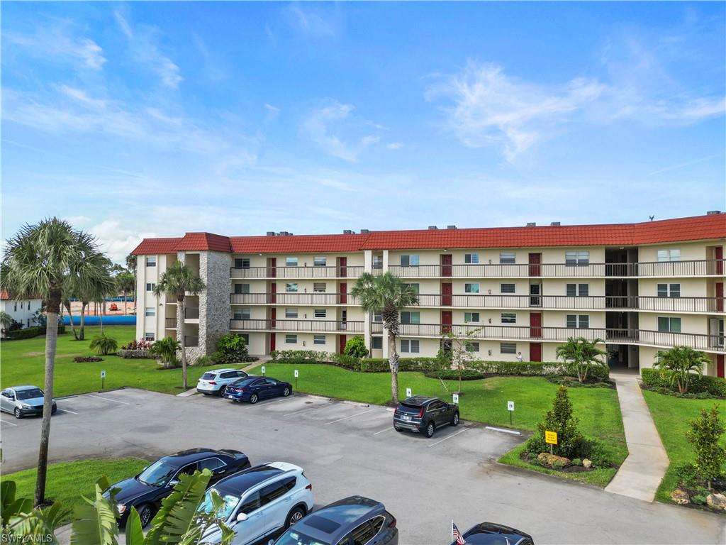 4372 27th Court Southwest, Unit 301 Naples, FL 34116 - Photo 33 of 37 a view of a big room with a big yard and plants
