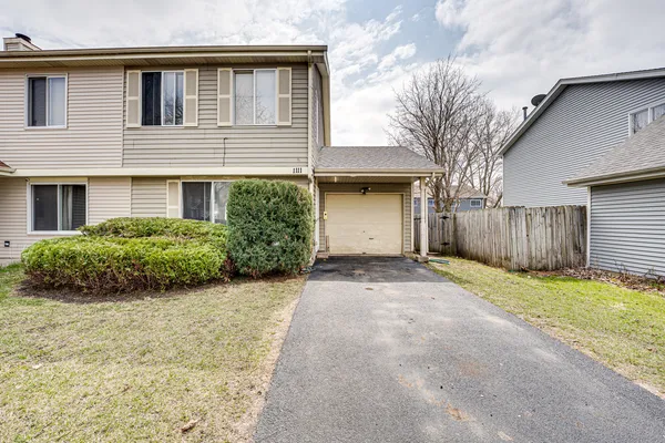 $2,200 | 1111 Brunswick Lane, Aurora, IL 60504