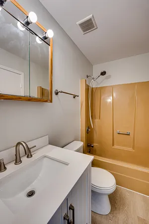 $2,200 | 1111 Brunswick Lane, Aurora, IL 60504