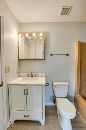 $2,200 | 1111 Brunswick Lane, Aurora, IL 60504