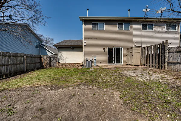 $2,200 | 1111 Brunswick Lane, Aurora, IL 60504