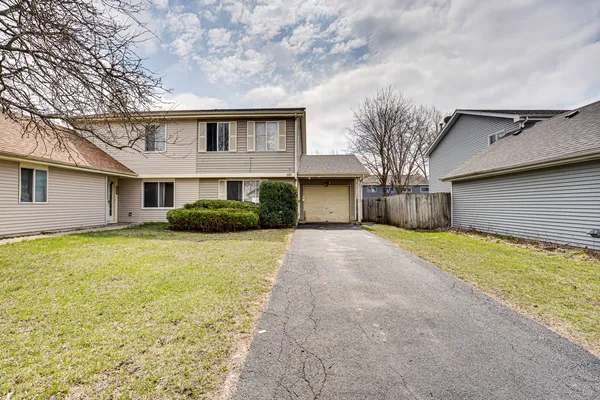 $2,200 | 1111 Brunswick Lane, Aurora, IL 60504