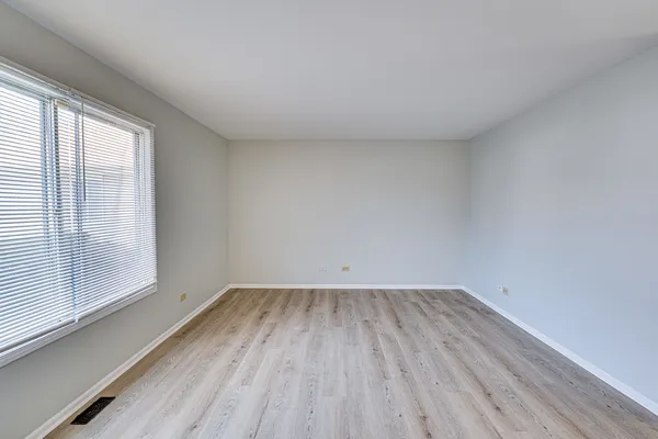 $2,200 | 1111 Brunswick Lane, Aurora, IL 60504