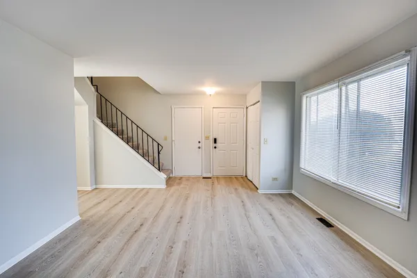 $2,200 | 1111 Brunswick Lane, Aurora, IL 60504