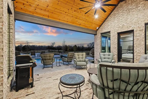 $949,000 | 1002 Tokala Street, Caddo Mills, TX 75135