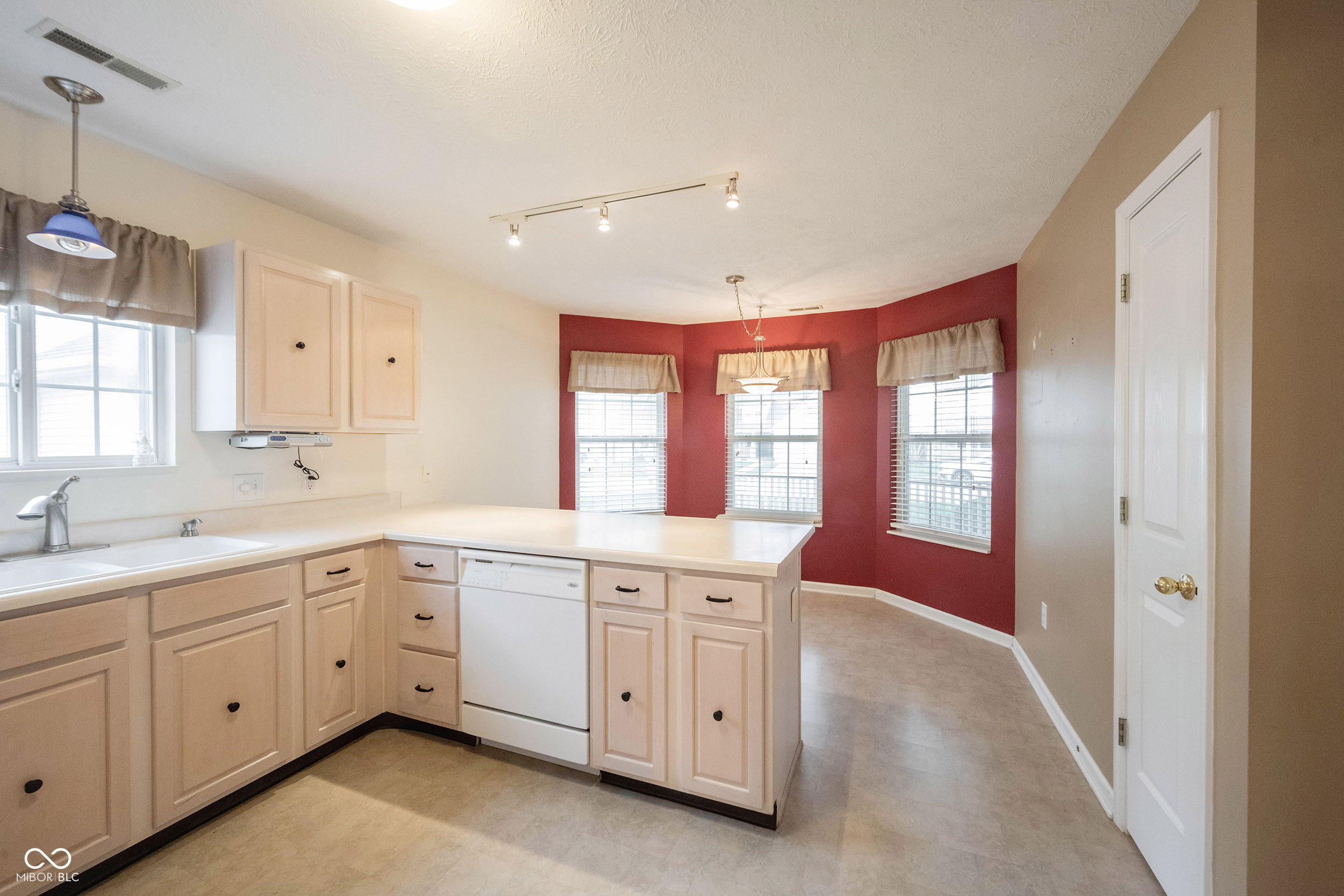9660 Shasta Drive Fishers, IN 46038 - Photo 12 of 39