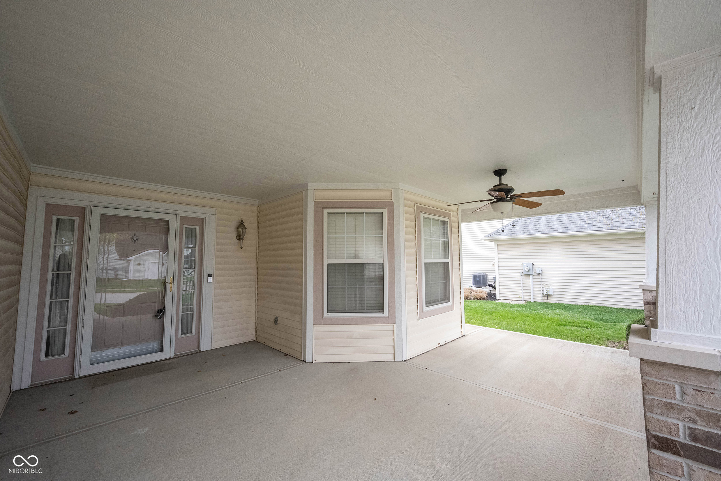 9660 Shasta Drive Fishers, IN 46038 - Photo 3 of 39