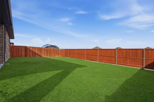 a view of house with a big yard