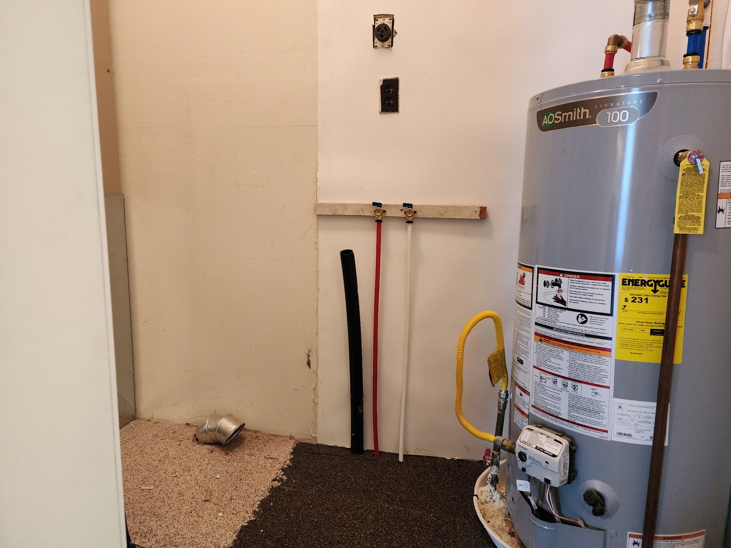 1300 West Madison Street Herrin, IL 62948 - Photo 12 of 14 a bathroom with a sink and a mirror