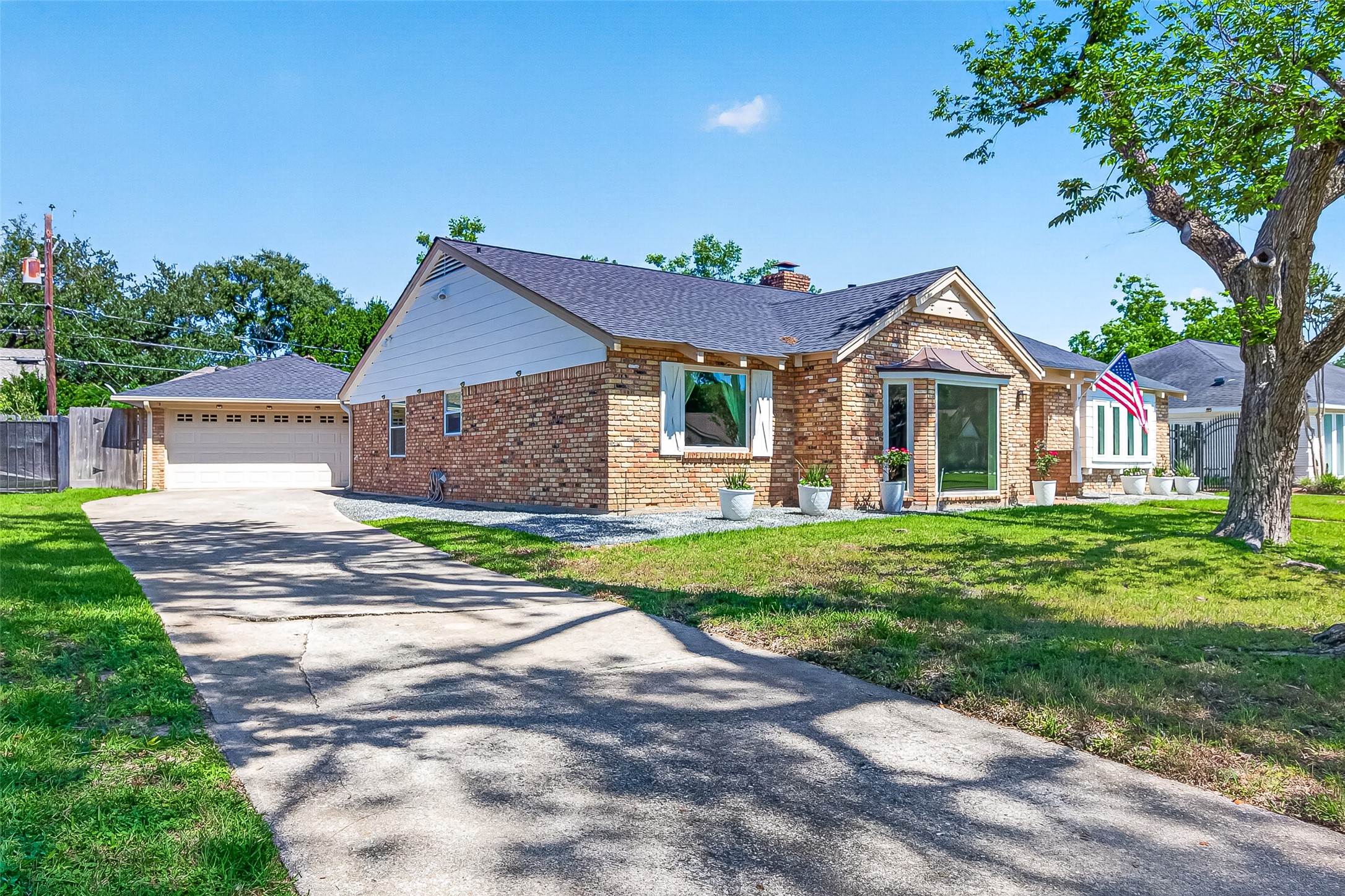 2610 Teague Road Houston, TX 77080 - Photo 8 of 49 Charming brick home on a beautiful lot with a 2-car detached garage.
