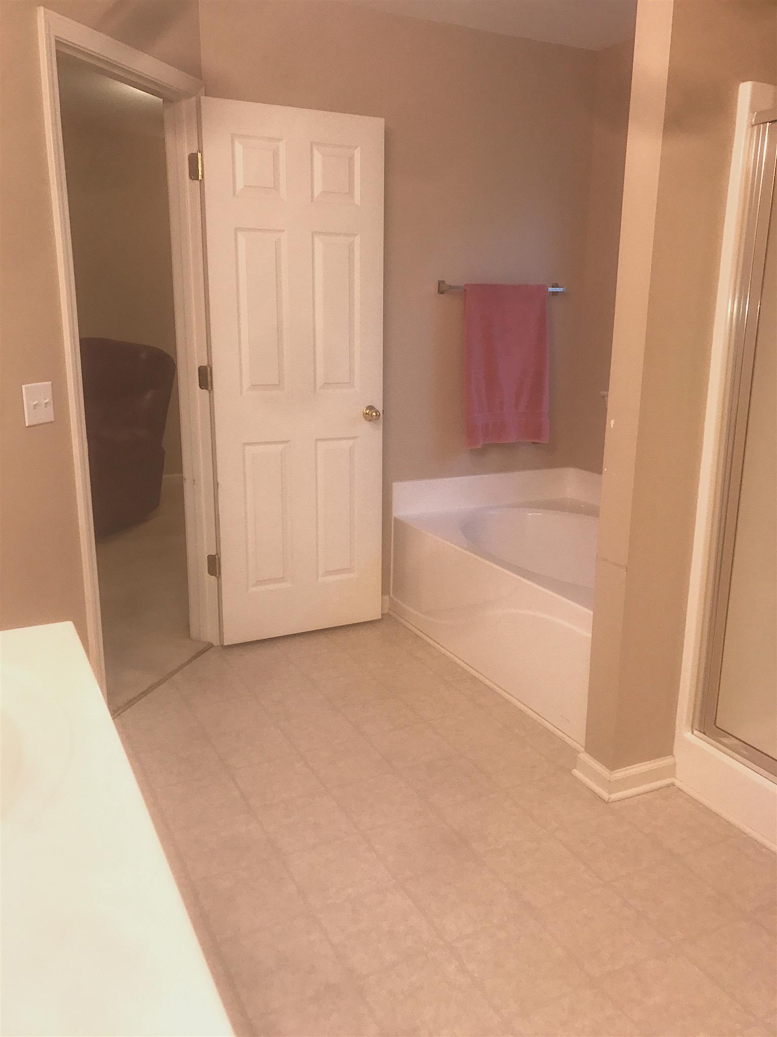 729 Crescent Road Murfreesboro, TN 37128 - Photo 12 of 15 a bathroom with a bathtub