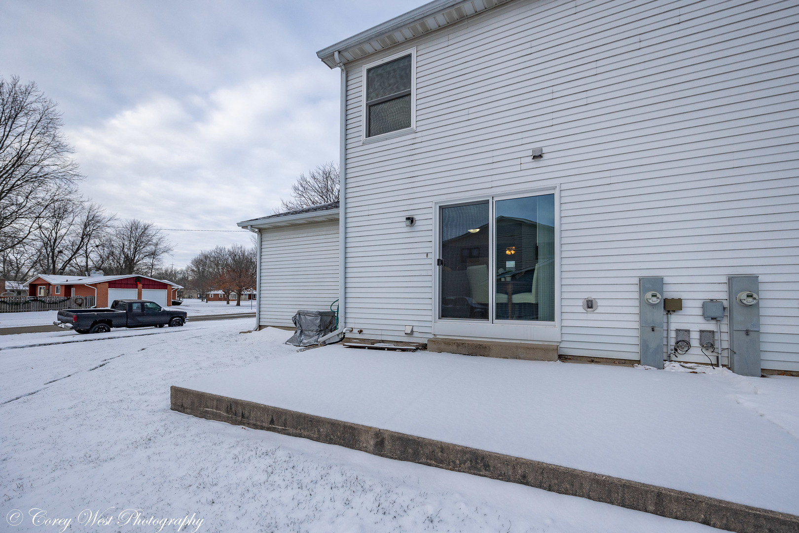 202 Chamberlain Drive DeKalb, IL 60115 - Photo 26 of 28 a backyard of a house