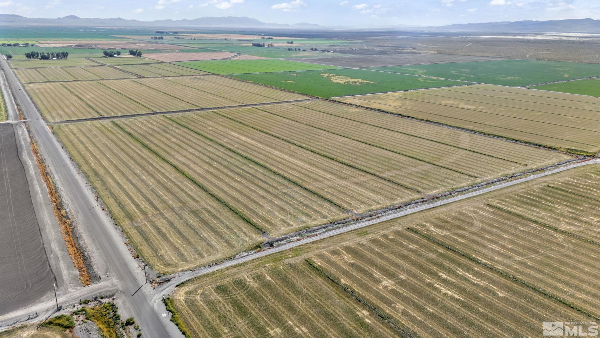 2905 Westfall Road Lovelock, NV 89419 - Photo 4 of 16 a view of a tennis court