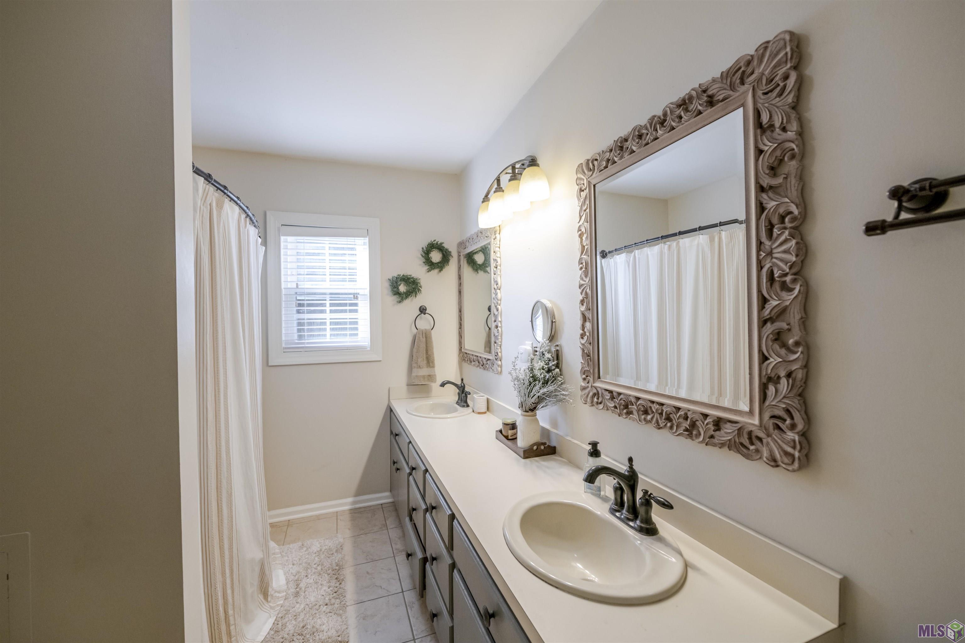 206 Coulon Road Thibodaux, LA 70301 - Photo 13 of 19 Primary En-Suite Bathroom