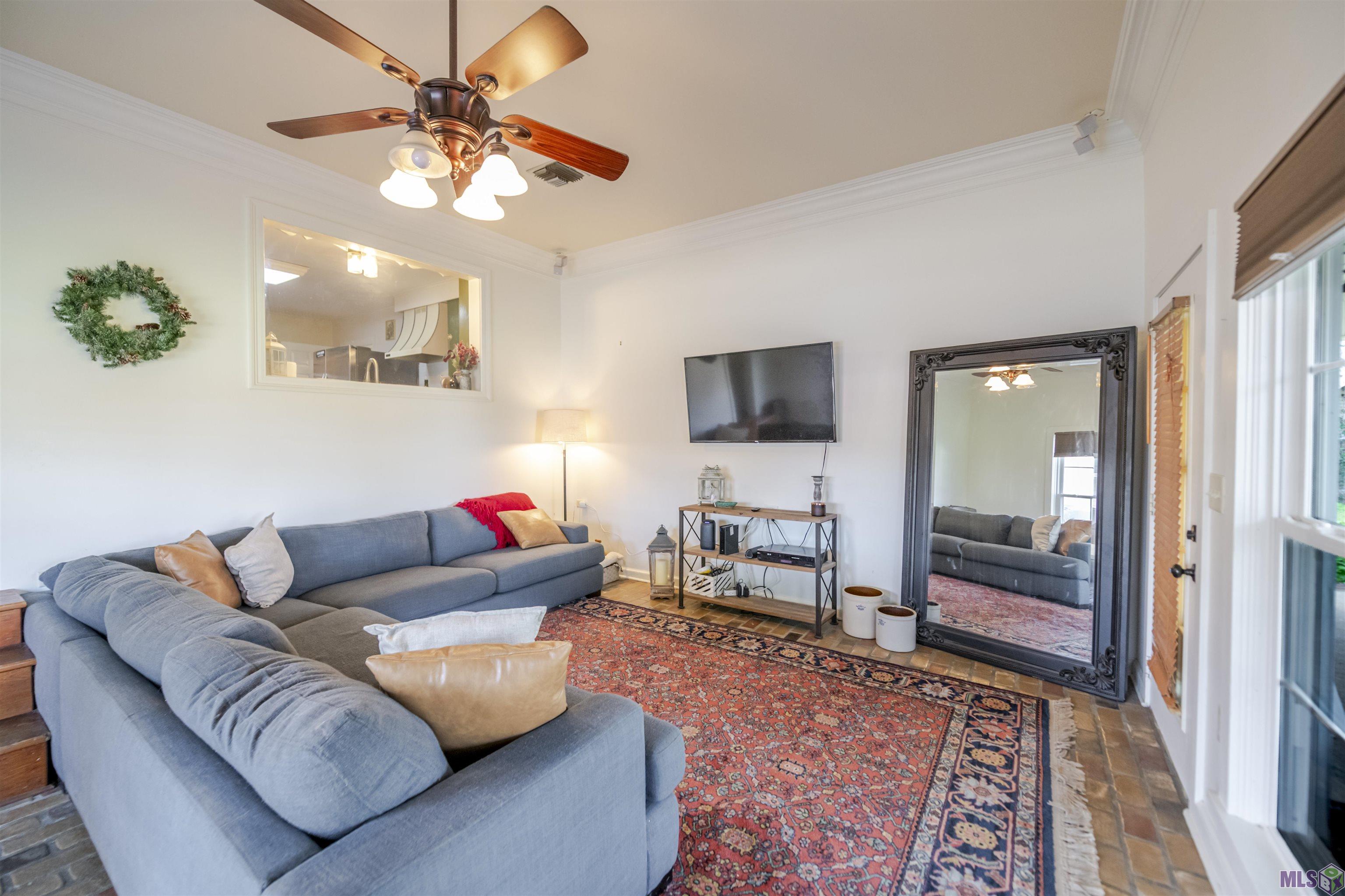 206 Coulon Road Thibodaux, LA 70301 - Photo 8 of 19 Family Room