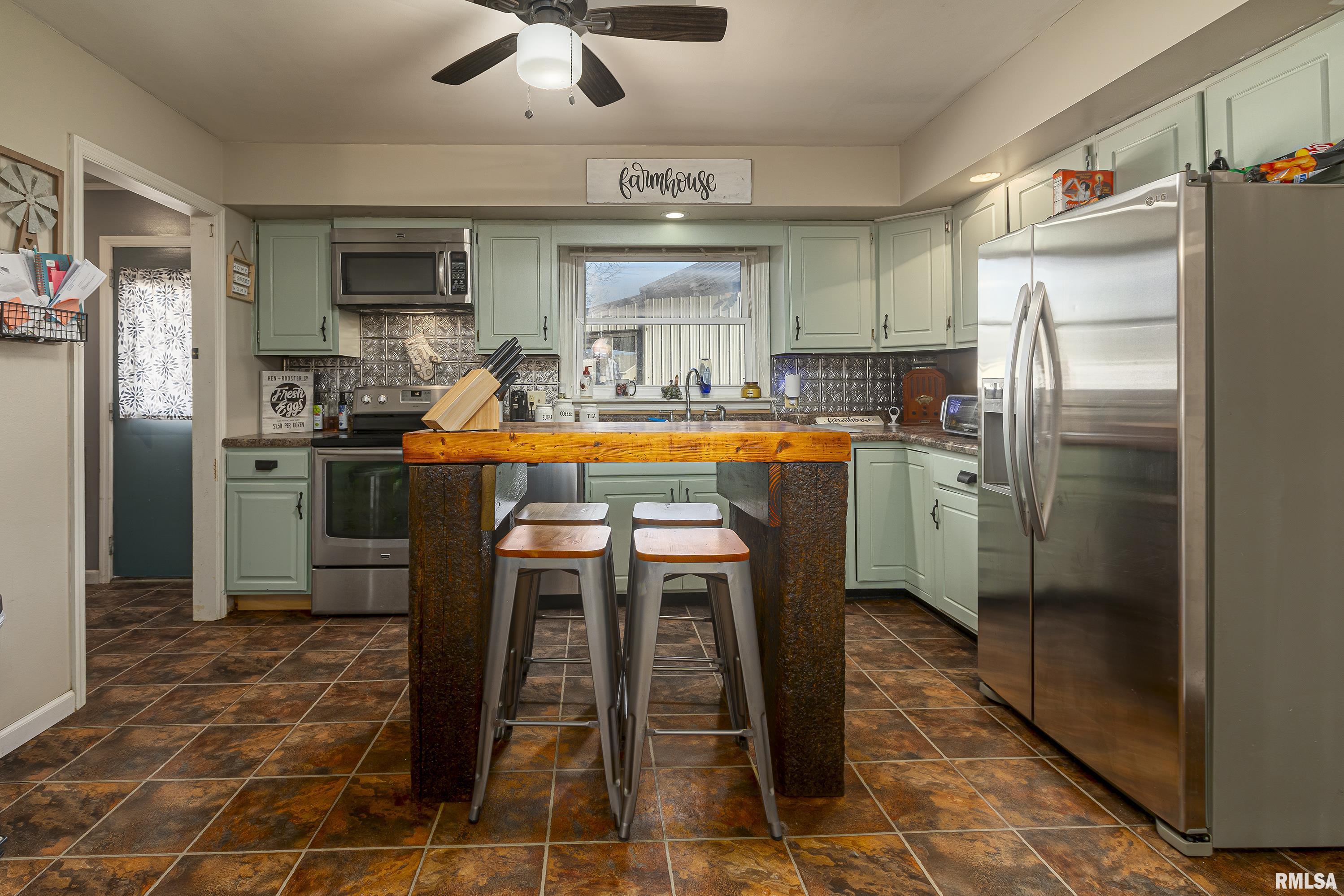 2220 Weaver Road Herrin, IL 62948 - Photo 8 of 36 Gallery Image 8