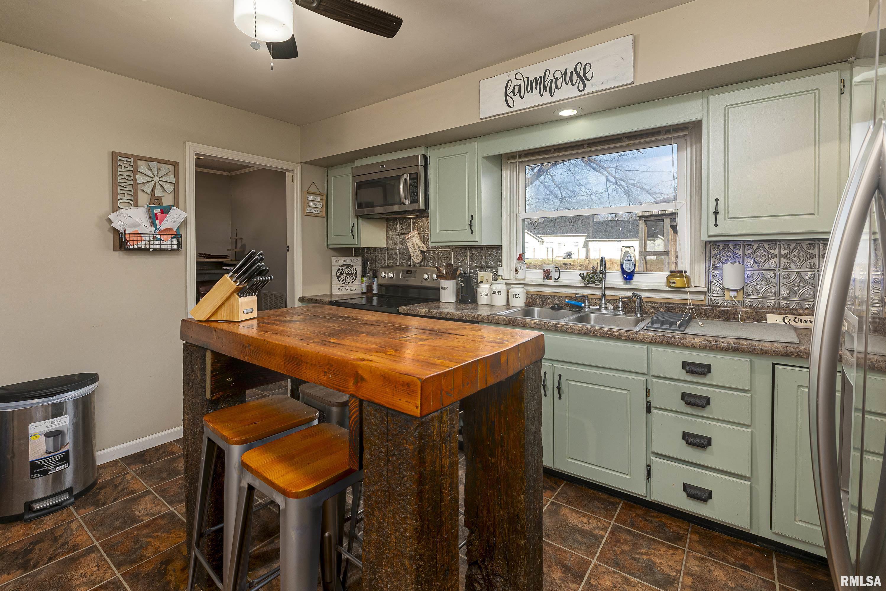 2220 Weaver Road Herrin, IL 62948 - Photo 9 of 36 Gallery Image 9