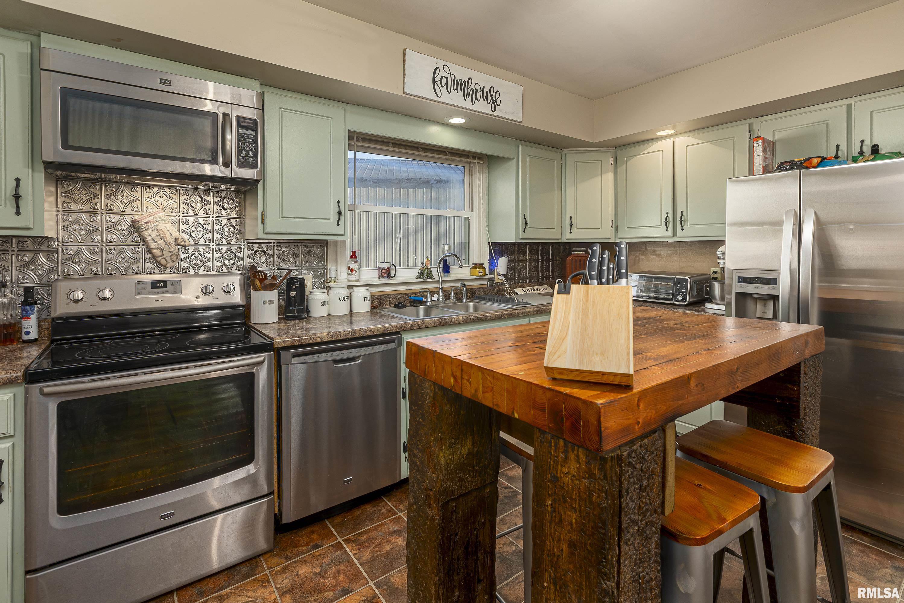 2220 Weaver Road Herrin, IL 62948 - Photo 10 of 36 Gallery Image 10