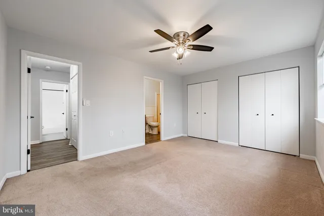 a view of empty room with window