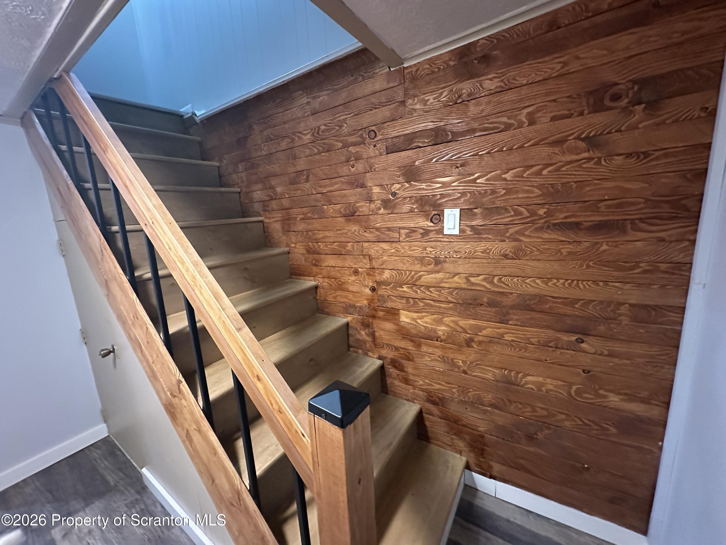 611 Chestnut Street Dunmore, PA 18512 - Photo 15 of 27 a view of an entryway