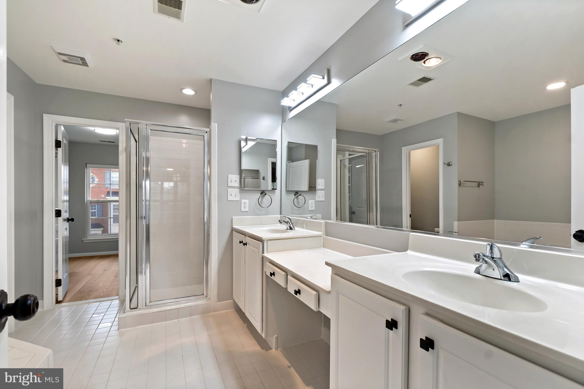 23416 Clarksridge Road Clarksburg, MD 20871 - Photo 15 of 30 Primary Bathroom