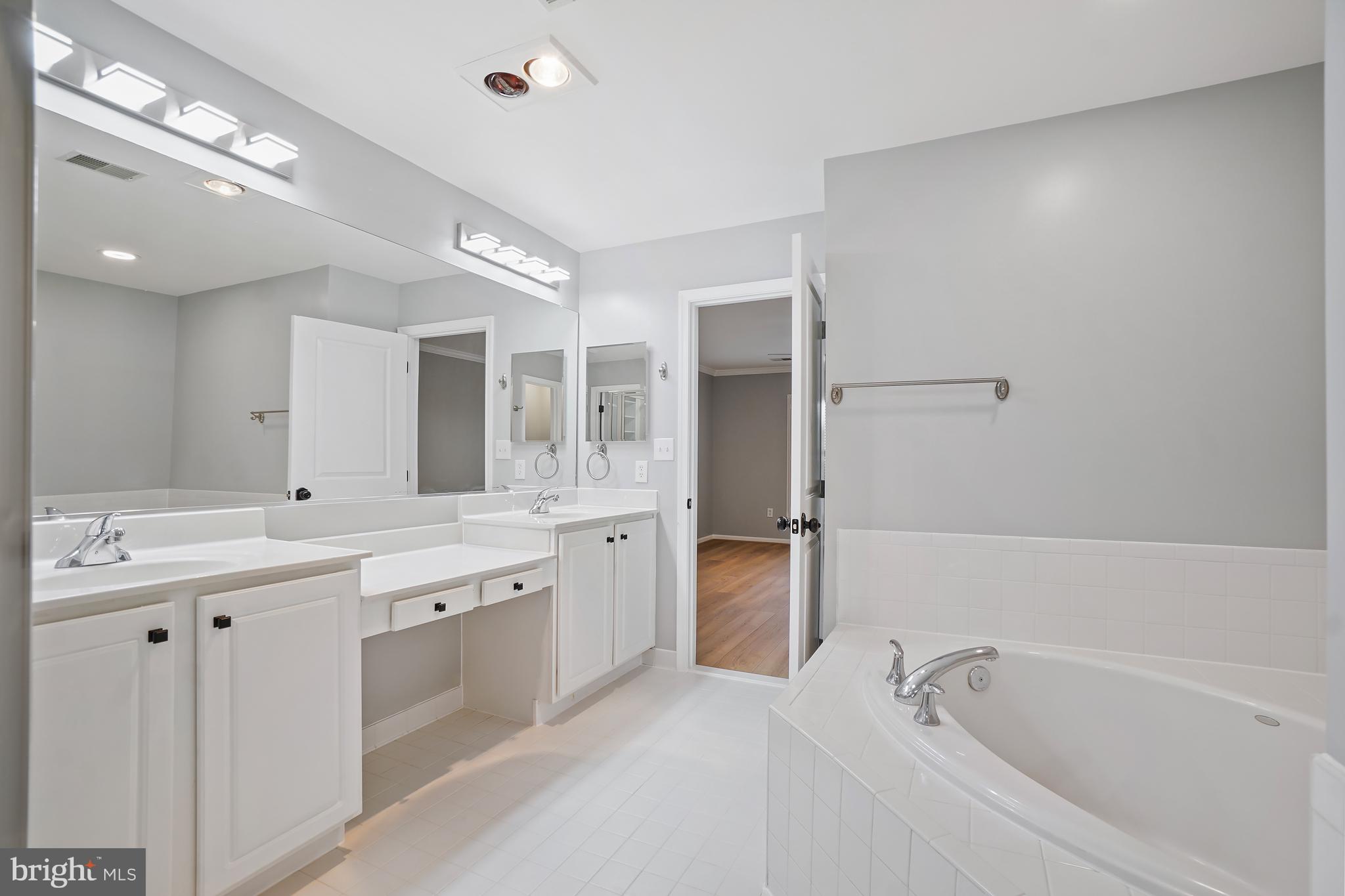 23416 Clarksridge Road Clarksburg, MD 20871 - Photo 16 of 30 Primary Bathroom