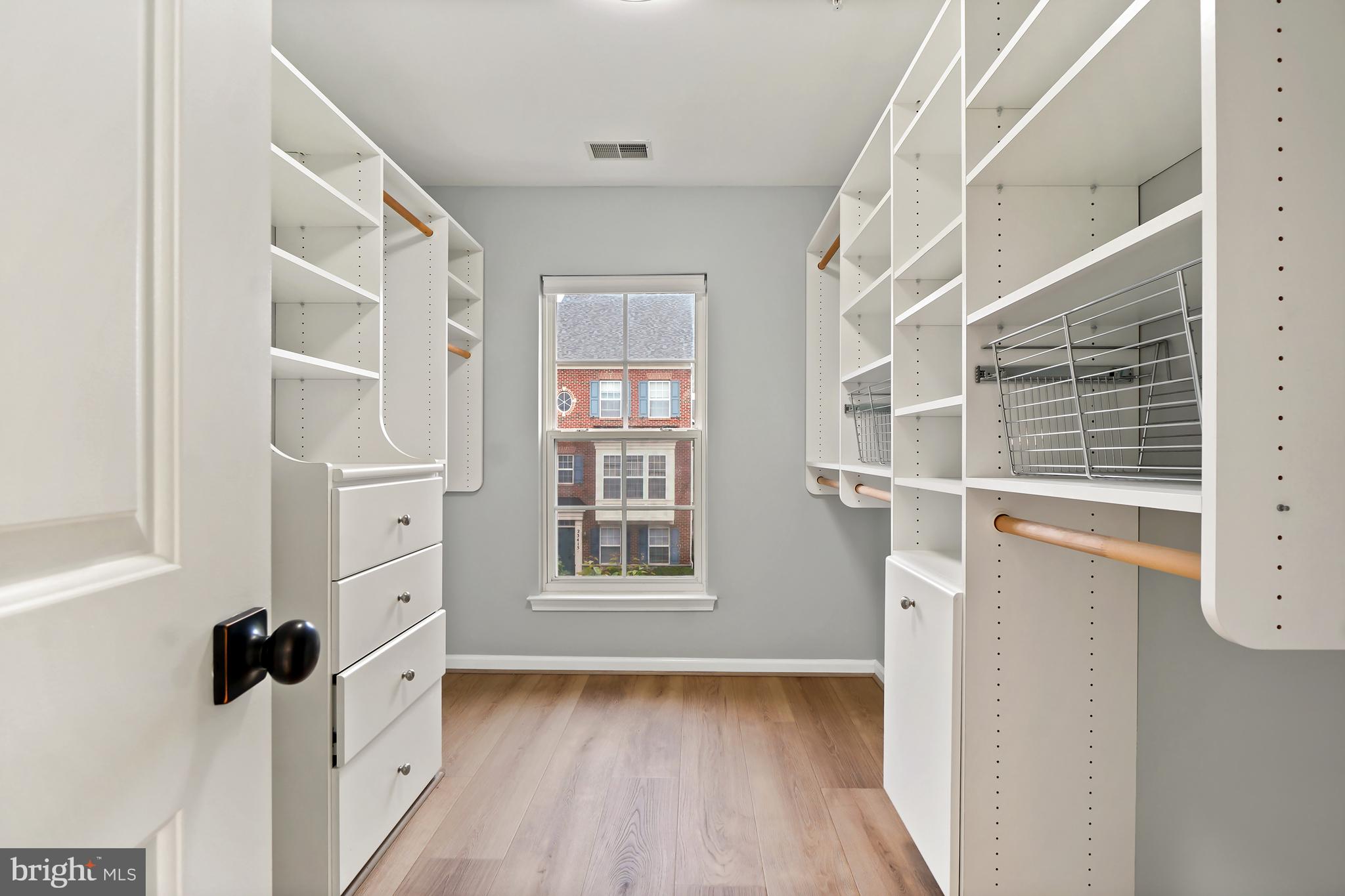 23416 Clarksridge Road Clarksburg, MD 20871 - Photo 17 of 30 Primary Walk-in Closet