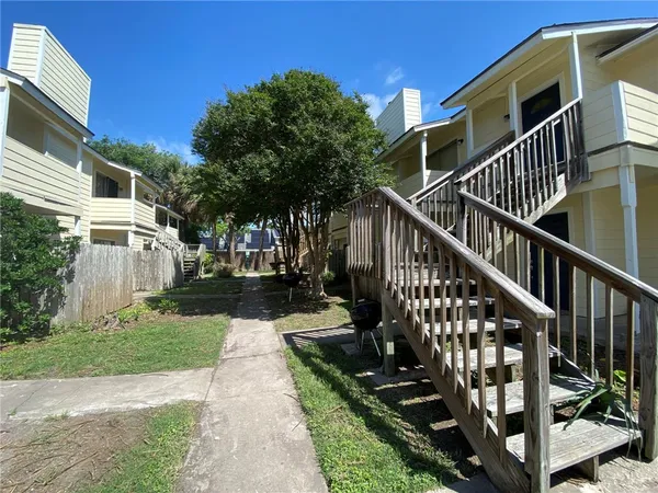 $1,200 | 1011 Ennis Joslin Road, Unit 212, Corpus Christi, TX 78412