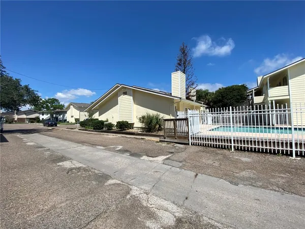 $1,200 | 1011 Ennis Joslin Road, Unit 212, Corpus Christi, TX 78412