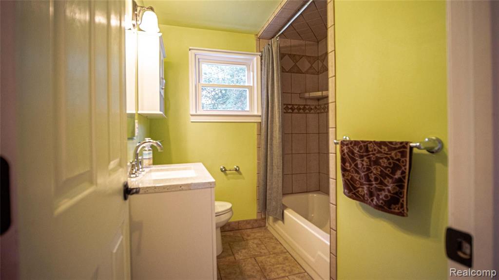 259 Red Oak Lane Rochester Hills, MI 48307 - Photo 10 of 21