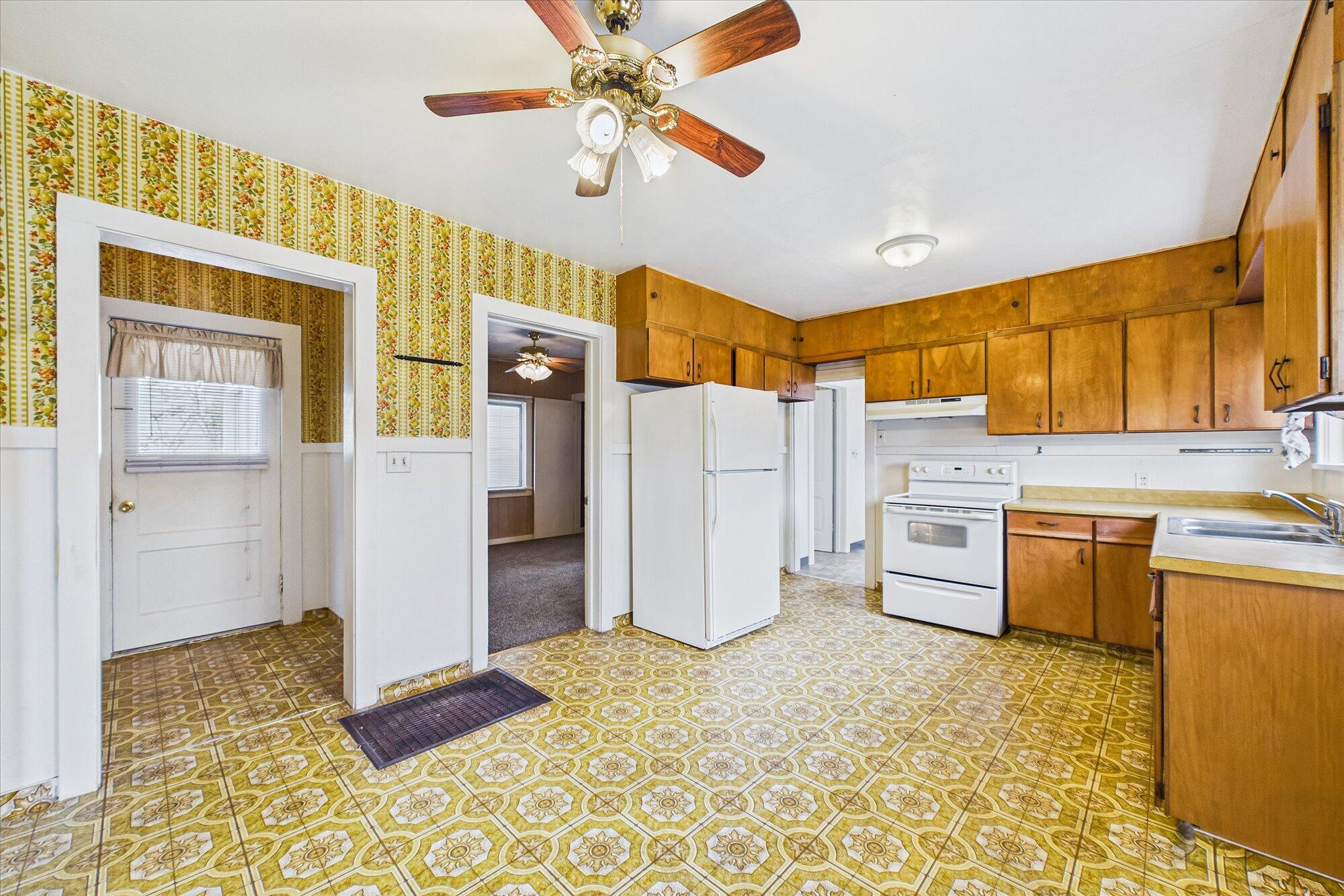 125 Elm Street Rio Dell, CA 95562 - Photo 12 of 43