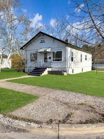 $124,000 | 1513 28th Avenue, Menominee, MI 49858