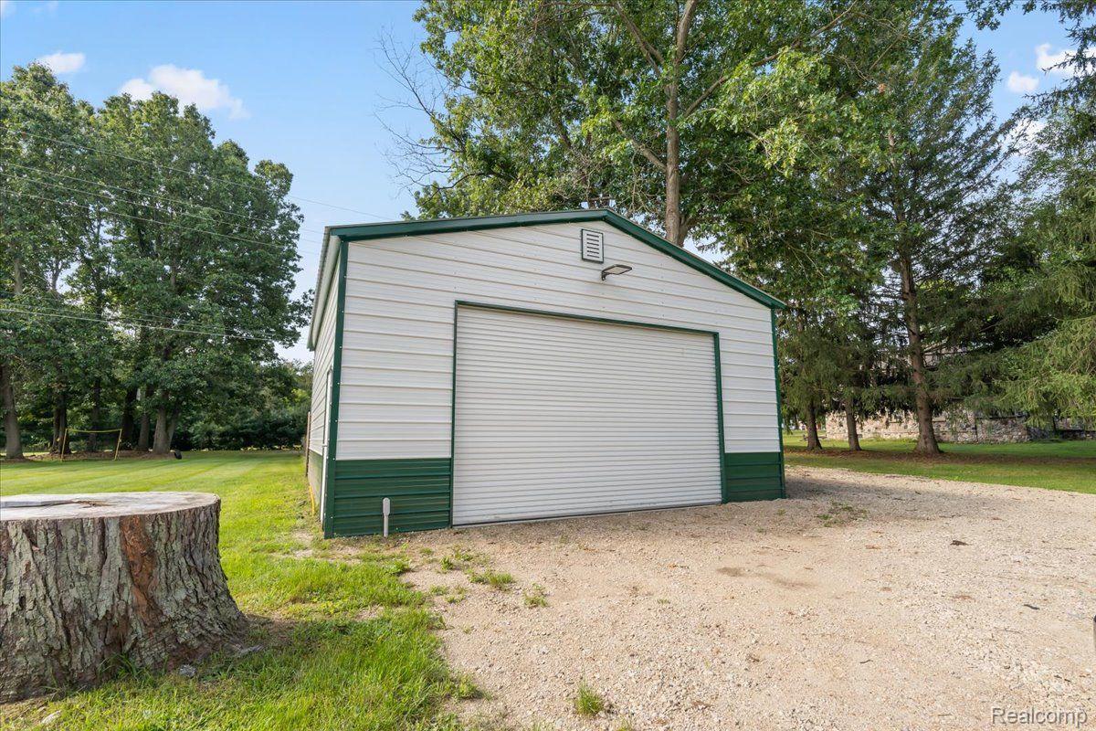 2725 Norton Road Howell, MI 48843 - Photo 3 of 11 Gallery Image 3