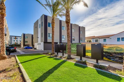 $718,000 | 4220 North 32nd Street, Unit 8, Phoenix, AZ 85016