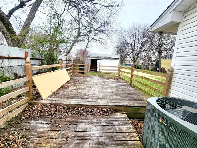 a view of a backyard and a tree