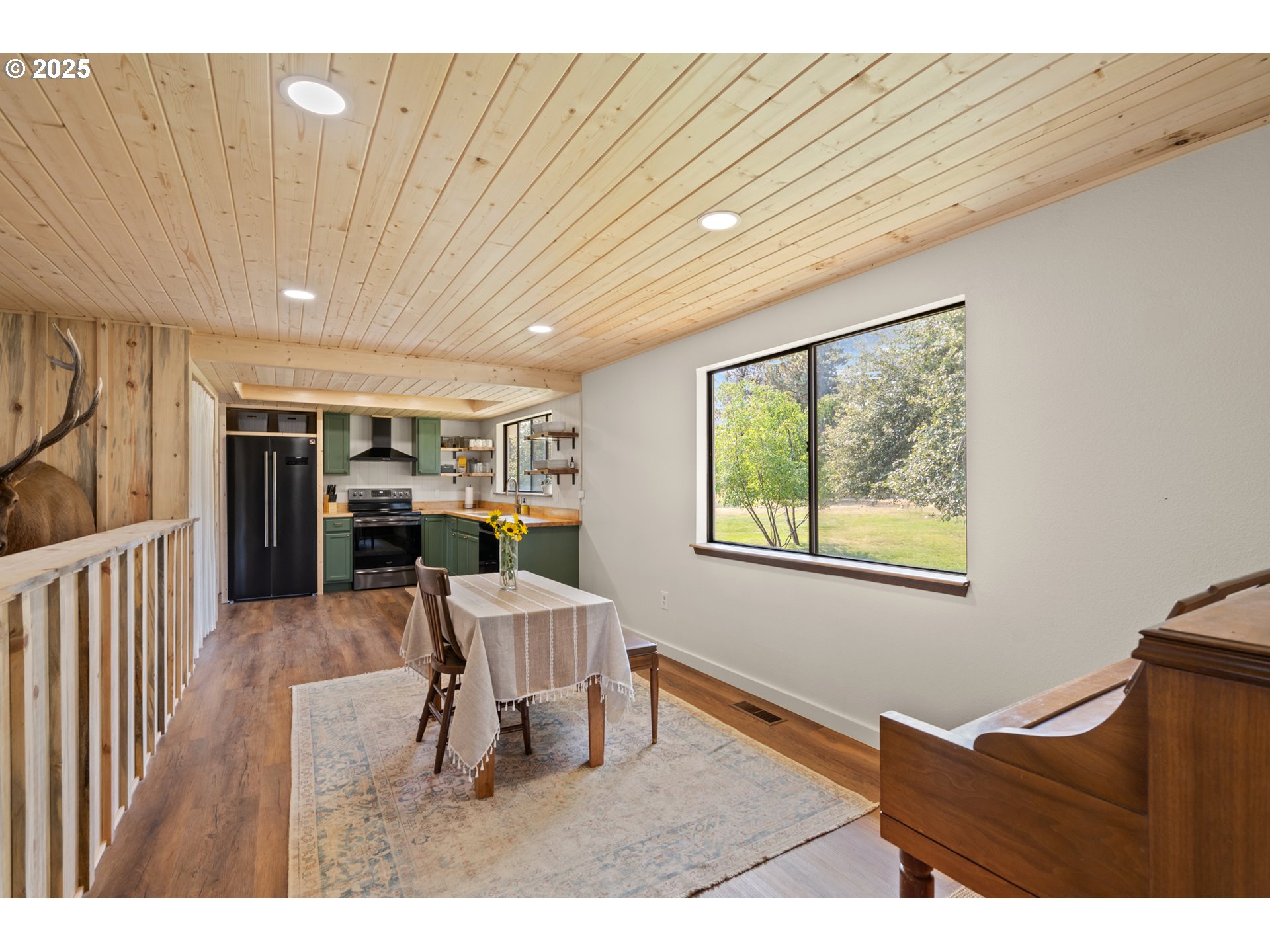 49414 County 1028 Road Pendleton, OR 97801 - Photo 18 of 46 a dining room with furniture and a window
