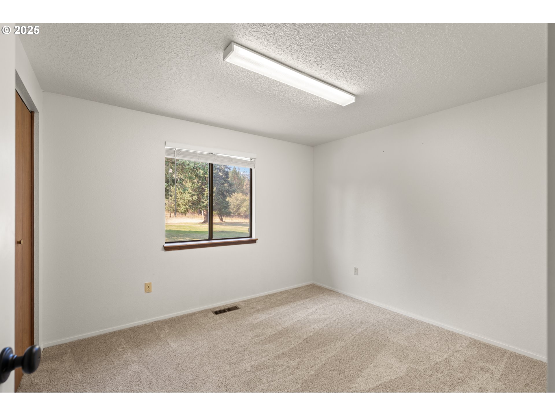 49414 County 1028 Road Pendleton, OR 97801 - Photo 28 of 46 a view of an empty room with a window