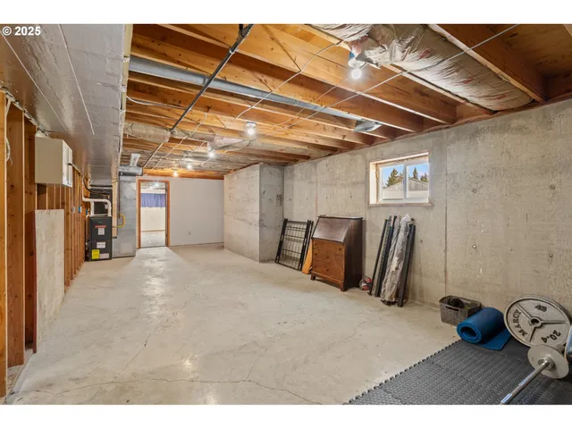 a view of a room with an empty space