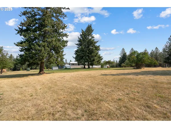 a view of a outdoor space