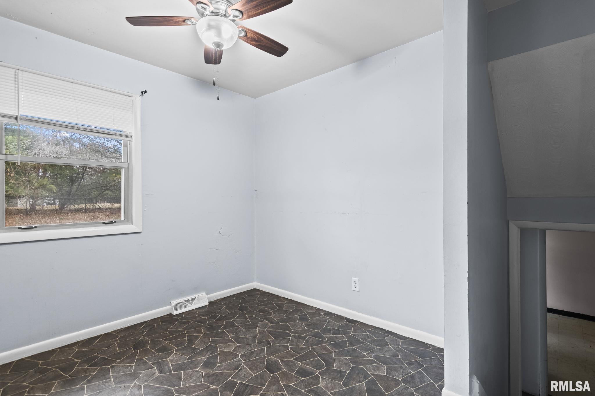 4013 South Milan Road Springfield, IL 62703 - Photo 12 of 36