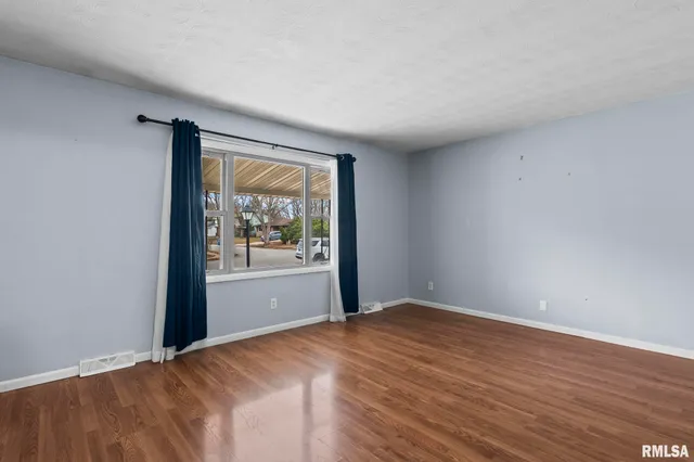 $185,000 | 4013 South Milan Road, Springfield, IL 62703