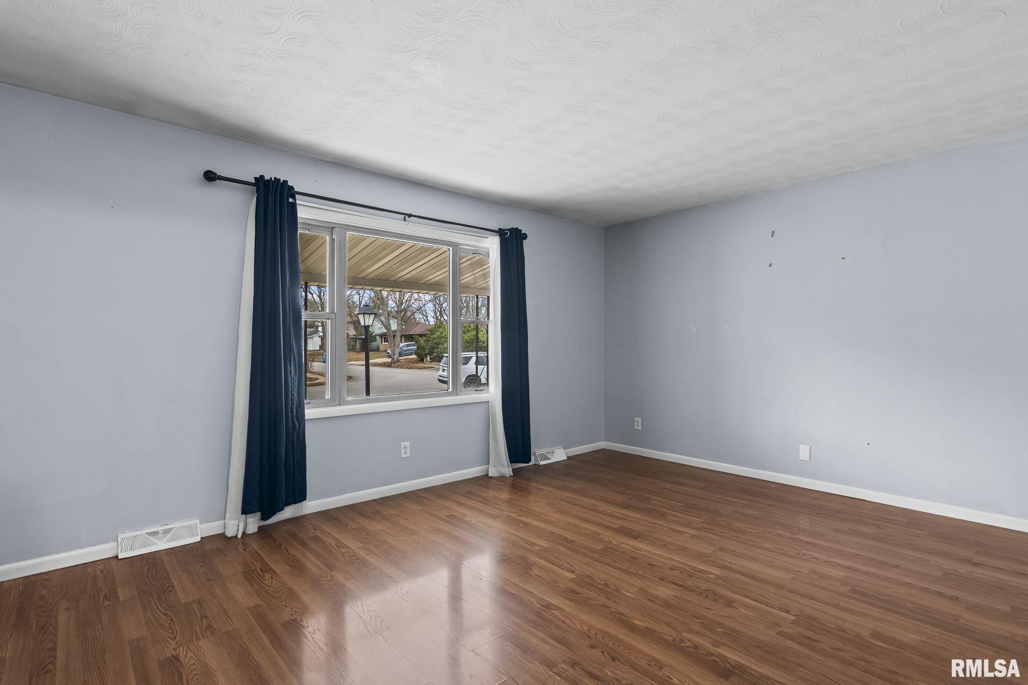 4013 South Milan Road Springfield, IL 62703 - Photo 5 of 36