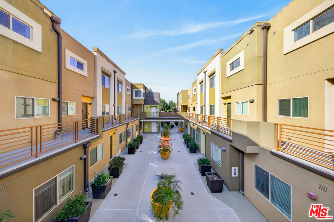 2980 Ripple Place, Unit 206 Los Angeles, CA 90039 - Photo 38 of 46