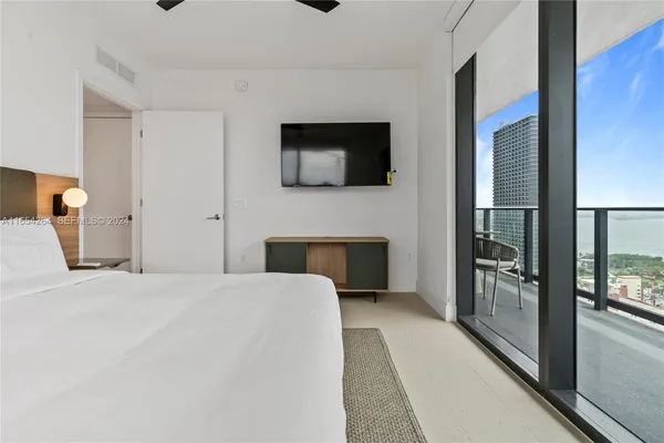 $6,800 | 601 Northeast 1st Avenue, Unit 2905, Miami, FL 33132