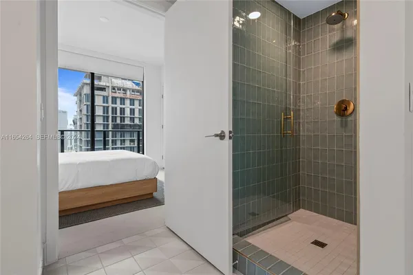 $6,800 | 601 Northeast 1st Avenue, Unit 2905, Miami, FL 33132