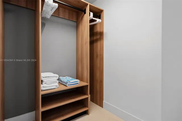 a en suite bathroom with a sink and a mirror