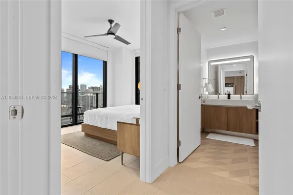 $6,800 | 601 Northeast 1st Avenue, Unit 2905, Miami, FL 33132