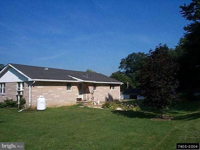 765 White Oak Road Windsor, PA 17366 - Photo 2 of 4